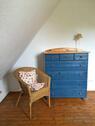 Sessel und Kommode - 