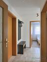 Wohnungsflur mit Garderobe - 