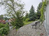 Sitzbank vor dem Haus - 
