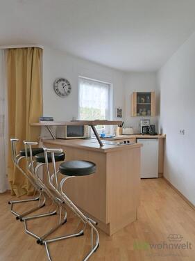 Küche mit Tresen - 2 Zimmer Etagenwohnung zur Miete in Dresden