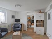 Arbeitstisch im vorderen Wohnzimmerbereich - 2 Zimmer Etagenwohnung in Großenlüder