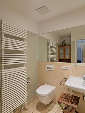 WC und Handtuchheizkörper - 
