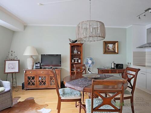 Blick ins Wohnzimmer - (EF0788_M) Dresden: Innere Altstadt, möbliertes Luxusapartment mit Service, Loggia, WLAN, TG-Stellplatz möglich