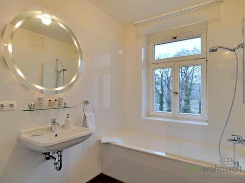 eigenes Bad mit Duschabtrennung - 1 Zimmer Etagenwohnung in Dresden