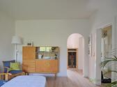 Lesesessel, Sideboard, Durchgang - 