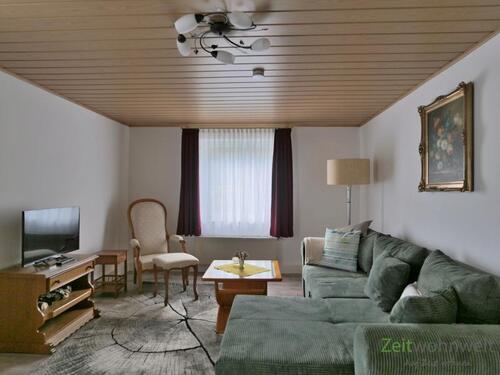 Blick ins Wohnzimmer - Haus mit 90,00 m&sup2; in Dresden zur Miete