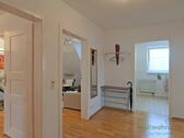 großer Wohnungsflur - 