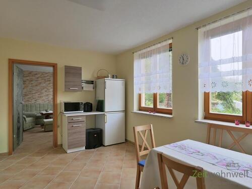 Küchenblick zum Wohnzimmer - 2 Zimmer Etagenwohnung zur Miete in Dornburg-Camburg