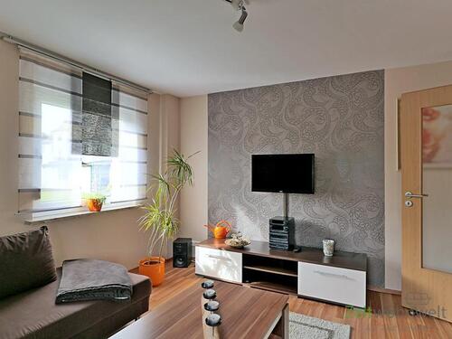 TV und Stereoanlage - 3 Zimmer Etagenwohnung zur Miete in Zwickau