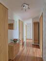 Wohnungsflur mit Garderobe - 