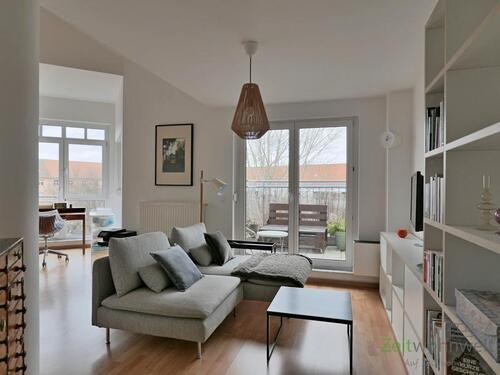 Blick ins phantastische Wohnzimmer - (EF1105_M) Dresden: Striesen-West, tolle möblierte Maissonette-Wohnung mit Aufzug, Tiefgarage und Dachbalkon
