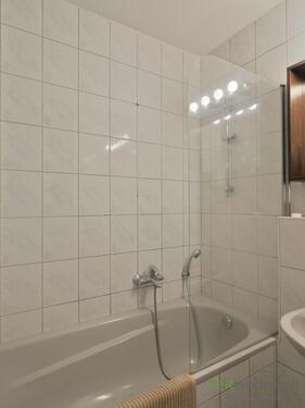 Wanne mit Duschabtrennung - 