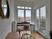 Schreintisch im Erker - 2 Zimmer Etagenwohnung in Dresden