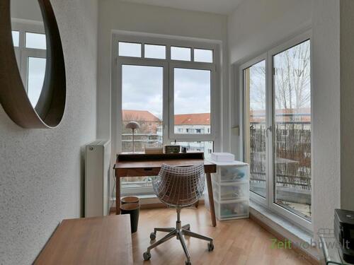 Schreintisch im Erker - 2 Zimmer Etagenwohnung in Dresden
