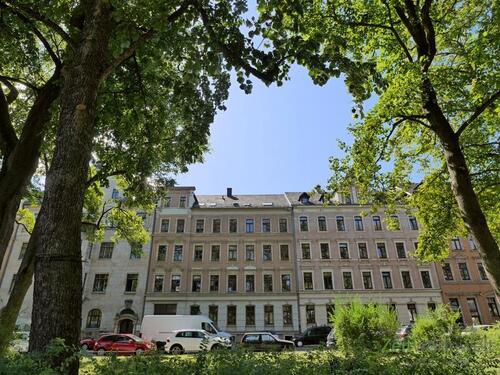 Außenansicht vom Park - (EF1188_M) Chemnitz: Schloßchemnitz, großzügiges, neu möbliertes Apartment am Schloßpark mit Balkon und Aufzug