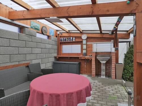 überdachter Sitzplatz mit Grill - 