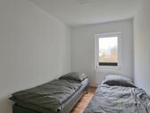links_Blick ins Schlafzimmer - 