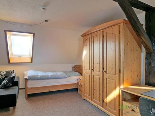 breiter Kleiderschrank - 1 Zimmer Etagenwohnung zur Miete in Dresden