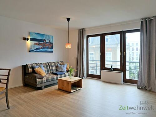 Blick ins Wohnzimmer - (EF0909_M) Dresden: Innere Neustadt, neu möbliertes 2 Zimmer-Apartment mit WLAN, Balkon, Aufzug und TG-Stellplatz