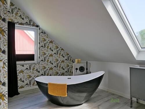 offene Badewanne im Schlafzimmer - 