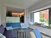 Blick vom Balkon ins Wohnzimmer - 
