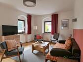Blick ins Wohnzimmer - (EF1265_M) Dresden: Meißen, preiswertes möbliertes Wohnhaus mit zwei Bädern und Garten, PKW-Stellplätze möglich
