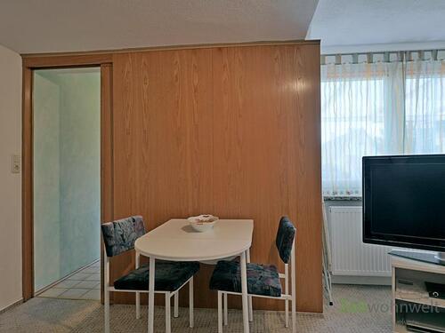Esstisch im Wohnzimmer - 2 Zimmer Etagenwohnung in Dresden