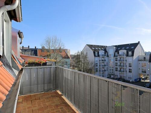 Balkonblick - Etagenwohnung mit 60,00 m&sup2; in Zwickau zur Miete