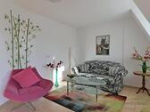 Blick ins Wohnzimmer - (EF0718_M) Zwickau: Pölbitz, möblierte 2-Zimmer-Wohnung mit Balkon in ruhiger, zentrumsnaher Seitenstraße, Service mgl.