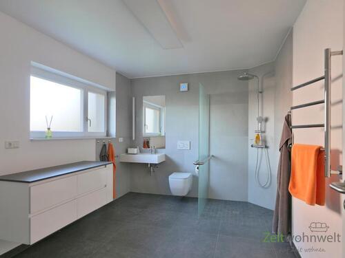 Blick ins moderne Bad - 