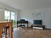 Klavier im Wohnzimmer - 3 Zimmer Haus in Halle (Saale)