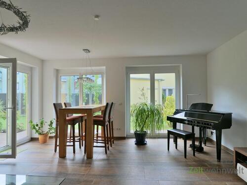 Blick ins Wohnzimmer - 3 Zimmer Haus zur Miete in Halle (Saale)