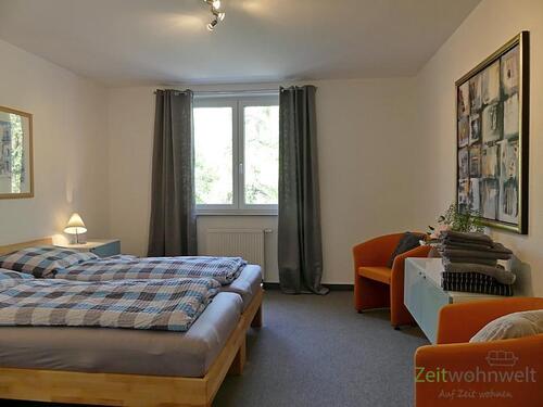 Kommode und Sessel - 