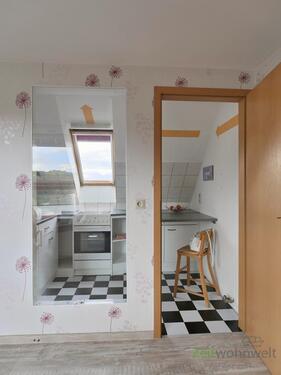 separate Küche mit Innen-Fenster - 