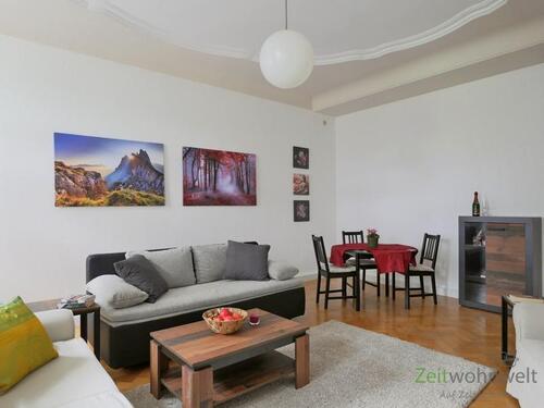 Sofa, Esstisch und Sideboard - 2 Zimmer Etagenwohnung in Gera
