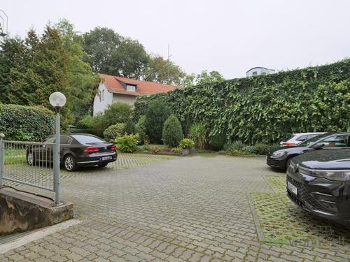 PKW-Stellplatz im Innenhof - 