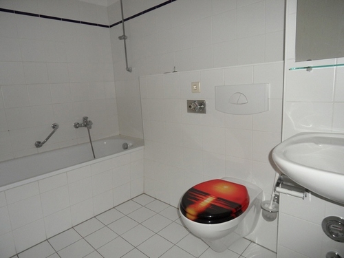 Badezimmer mit Fenster - 