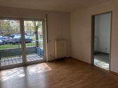 Wohnzimmer mit Balkon - 3 Zimmer Etagenwohnung in Gotha