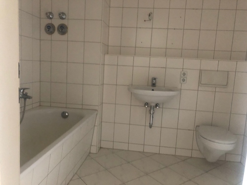 Badezimmer mit Wanne - 