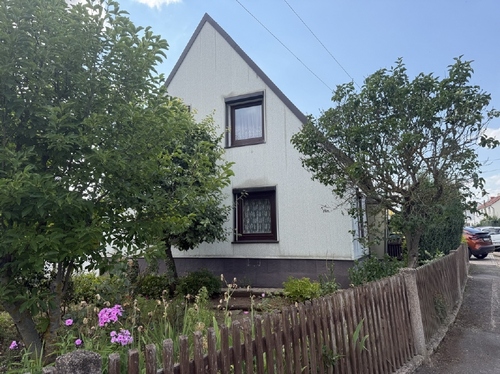 Hausansicht - Der Start zum Eigenheim - 112.000,00&nbsp;EUR Kaufpreis, ca.&nbsp; 66,00&nbsp;m&sup2;&nbsp;Wohnfl&auml;che