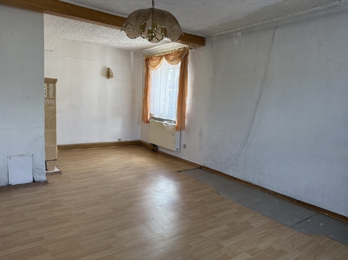 Wohnzimmer von der Tür aus - Einfamilienhaus mit 90,00 m&sup2; in Gotha zum Kaufen