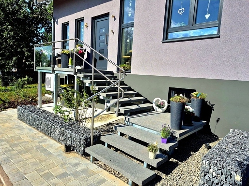 Zugang zum Haus - 5 Zimmer Einfamilienhaus zum Kaufen in Wölfis