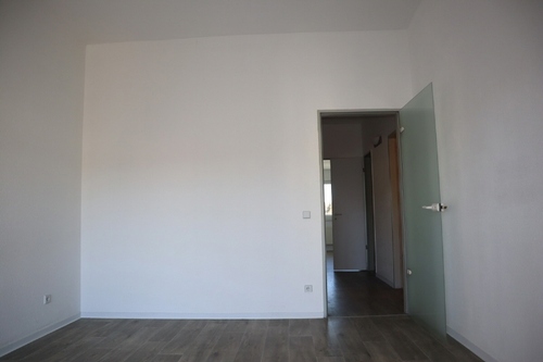 Wohnzimmer mit Blick zum Flur - 