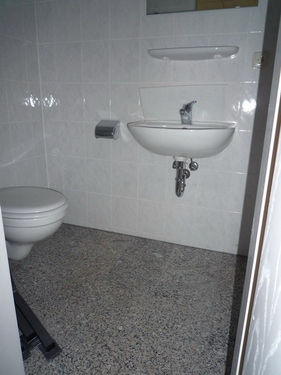 WC und Handwaschbecken - 