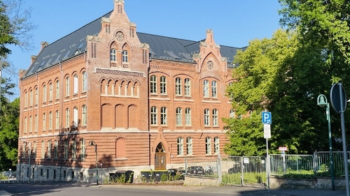 Früher Schule heute Wohnen - Alte Schule - Neue Wohnung - 630,00&nbsp;EUR Kaltmiete, ca.&nbsp; 74,39&nbsp;m&sup2;&nbsp;Wohnfl&auml;che