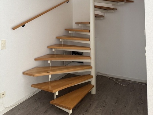 Treppe zur Galerie - 