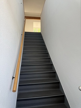 Treppenaufgang ab Wohnungseingangstür - 