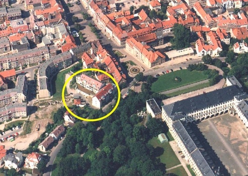 Direkt unterhalb Schloss FRIEDENSTEIN - 