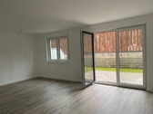Wohnzimmer mit Balkon - 2 Zimmer 2- Zimmerwohnung zur Miete in Tambach-Dietharz