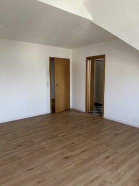 Blick vom Balkon zum Flur und zur Küche - 